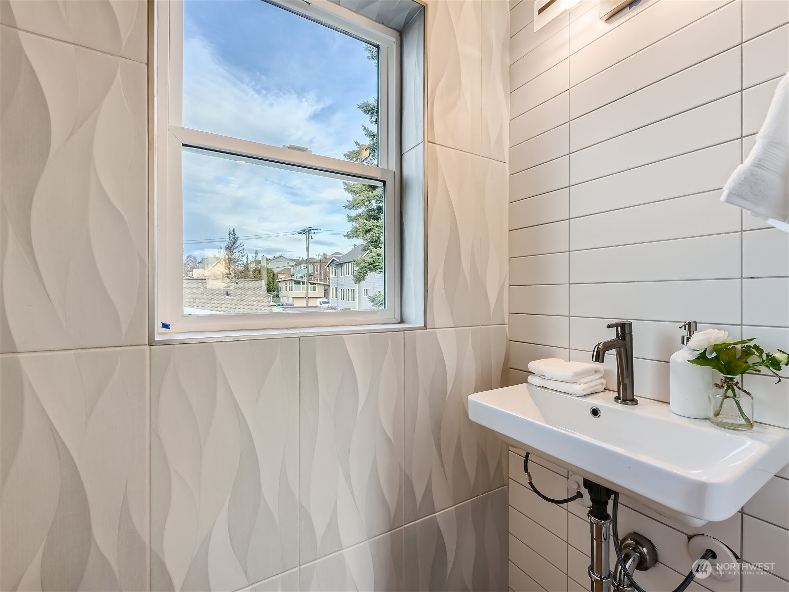 4220 Greenwood Avenue N Unit: B