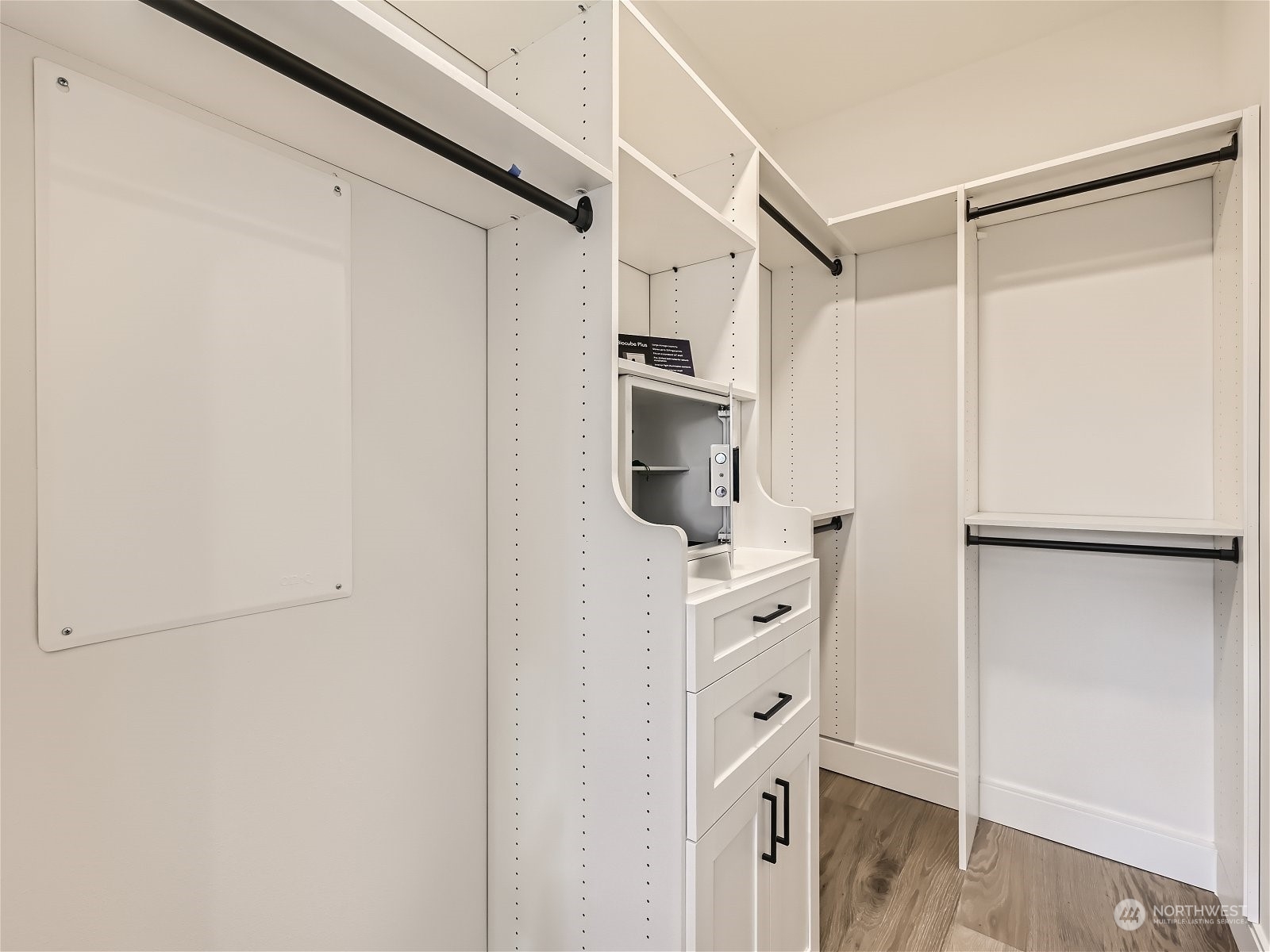 4220 Greenwood Avenue N Unit: B