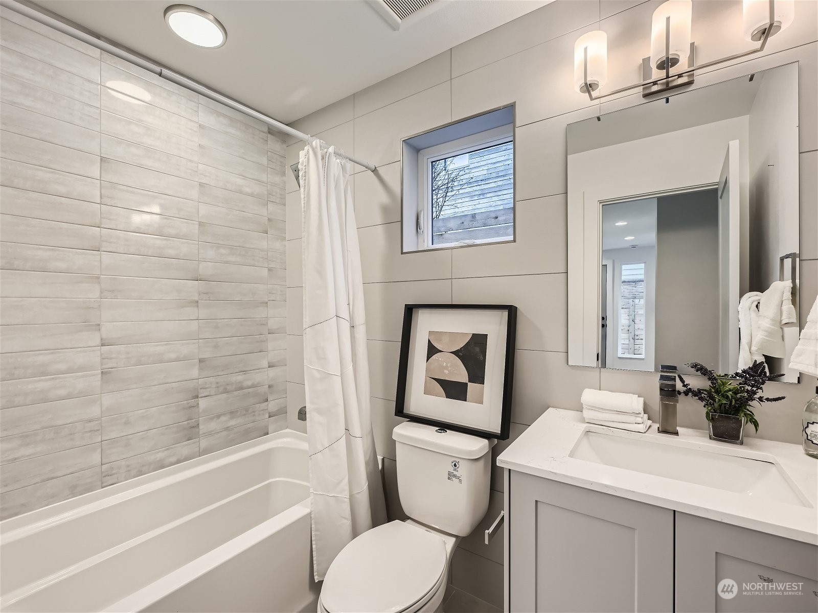 4220 Greenwood Avenue N Unit: B