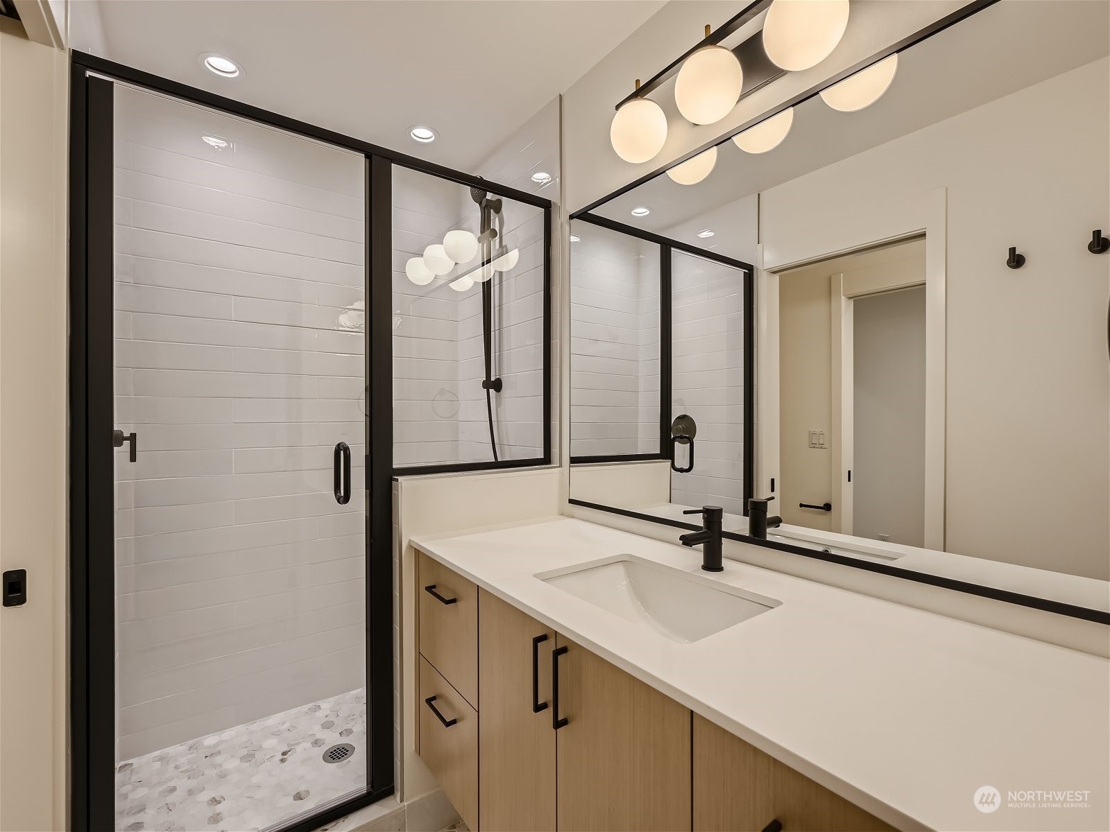 10346 Wallingford Avenue N Unit: B