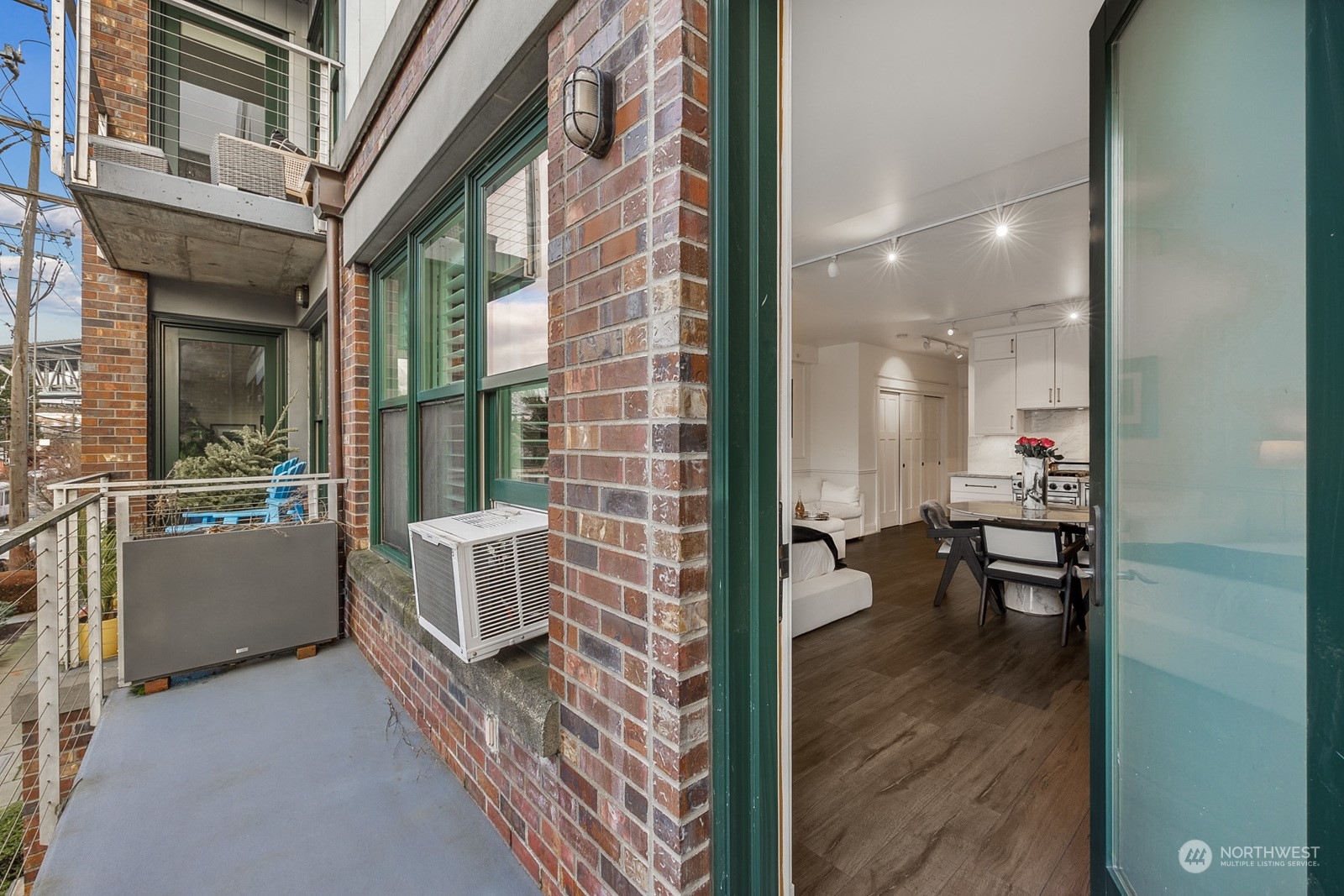 2920 Eastlake Avenue E Unit: 208