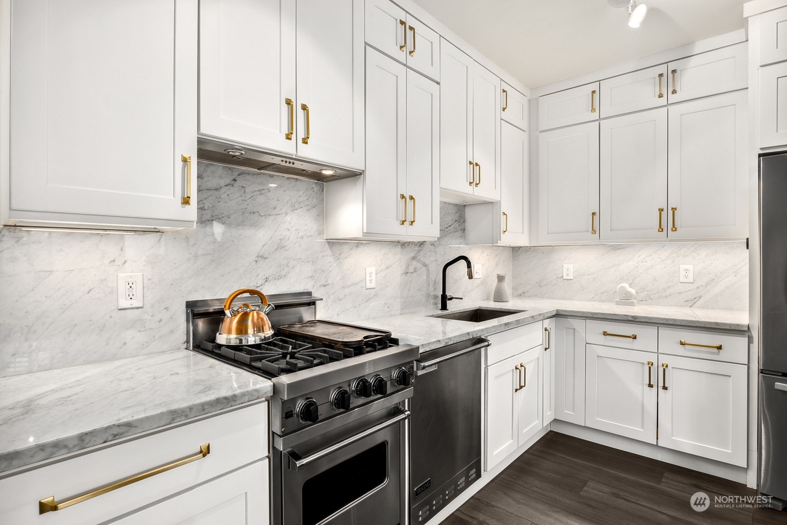2920 Eastlake Avenue E Unit: 208