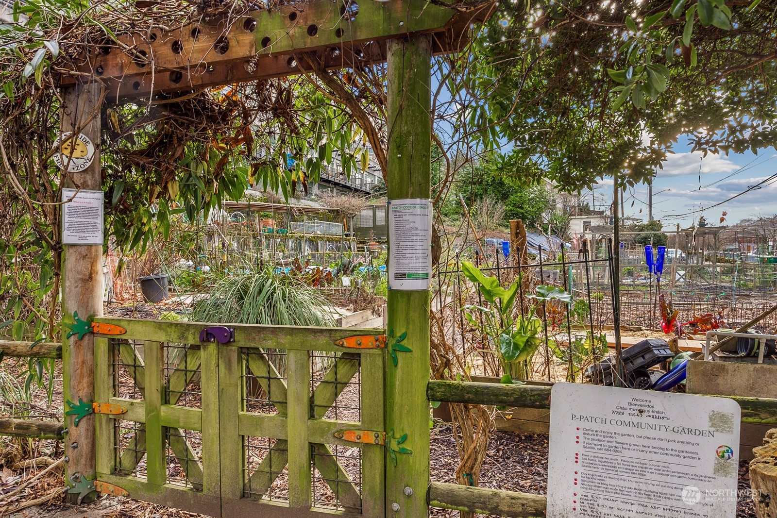 2920 Eastlake Avenue E Unit: 208