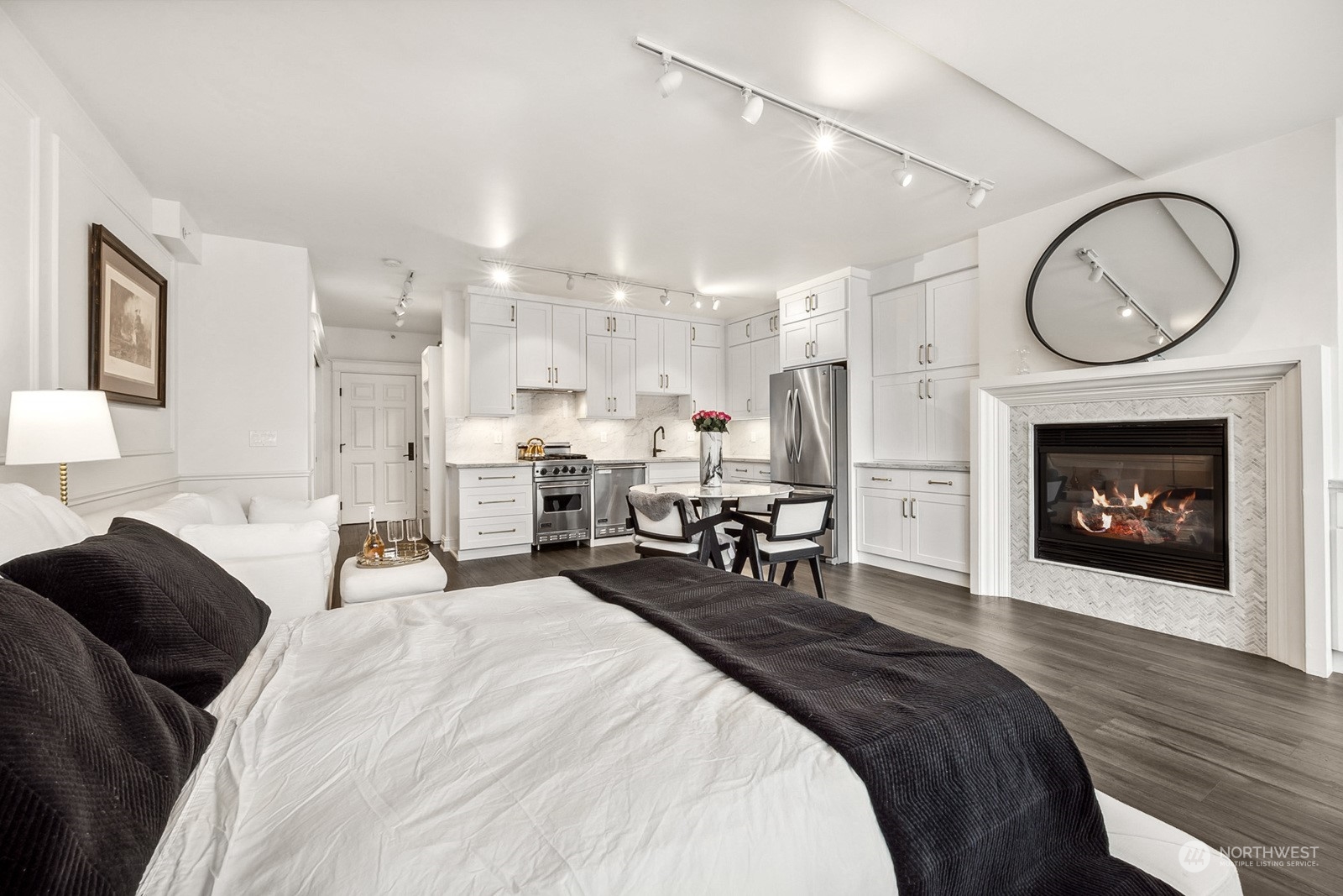 2920 Eastlake Avenue E Unit: 208
