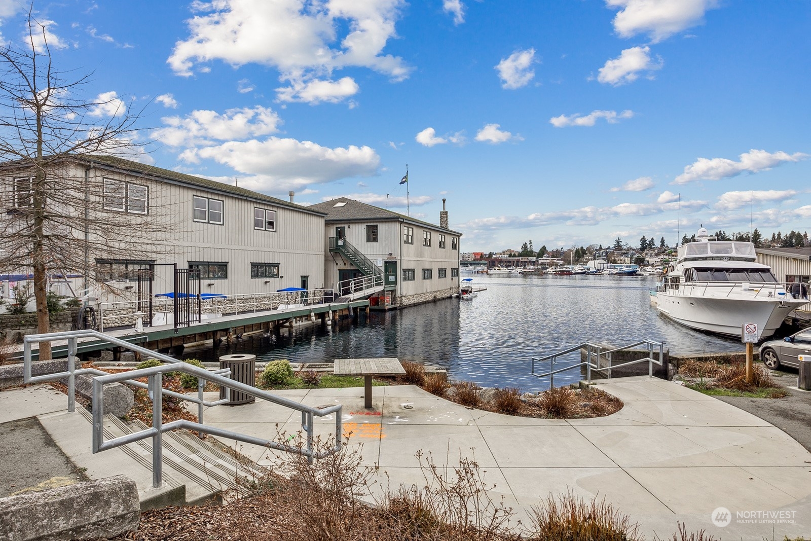 2920 Eastlake Avenue E Unit: 208