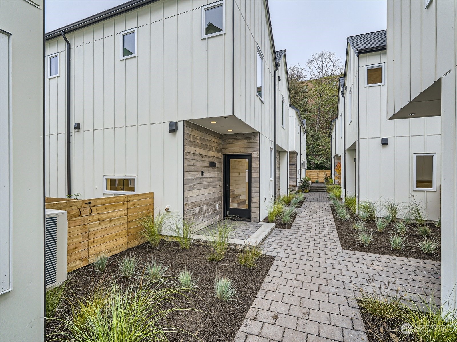 10344 Wallingford Avenue N Unit: B