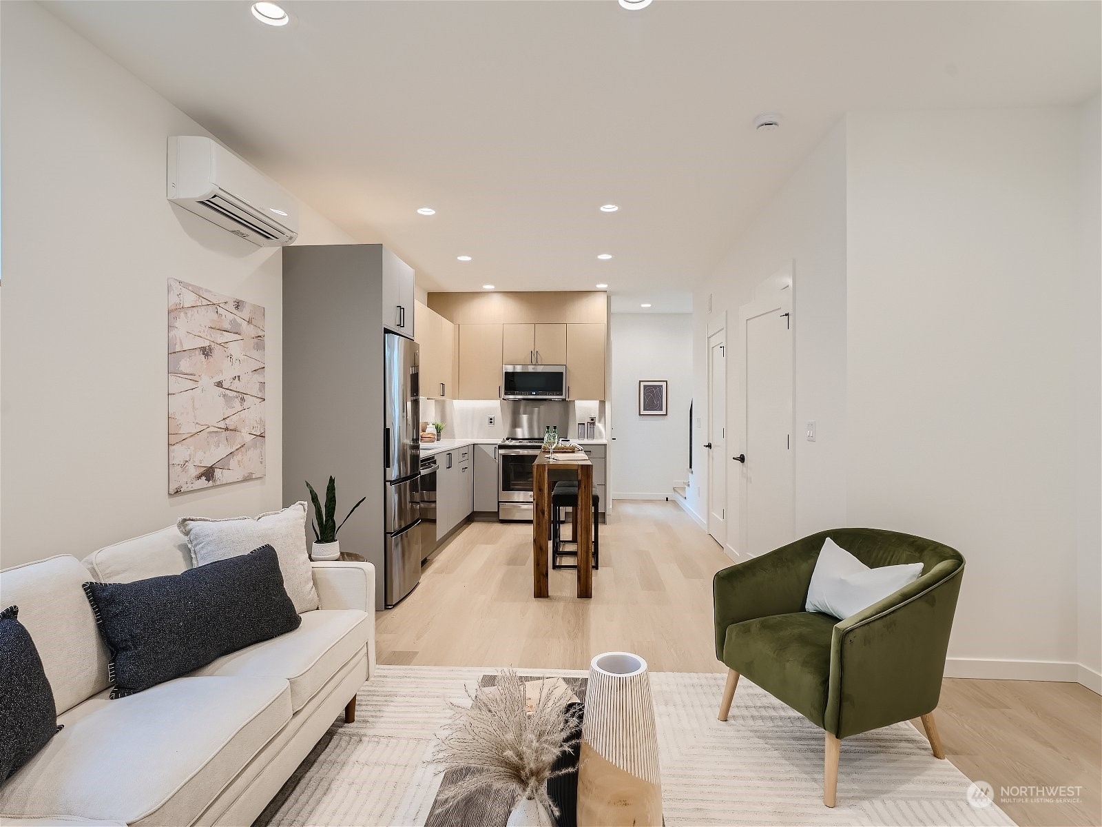 10344 Wallingford Avenue N Unit: B