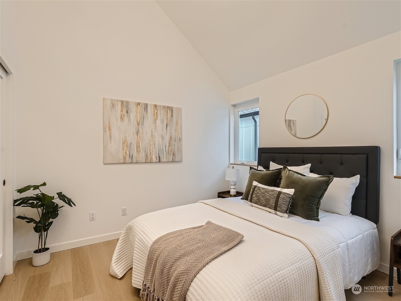 10344 Wallingford Avenue N Unit: B