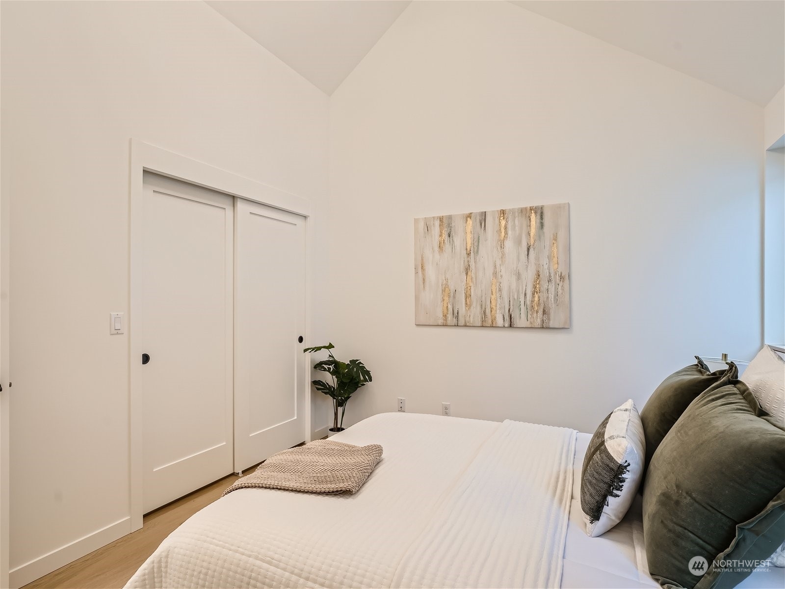 10344 Wallingford Avenue N Unit: B