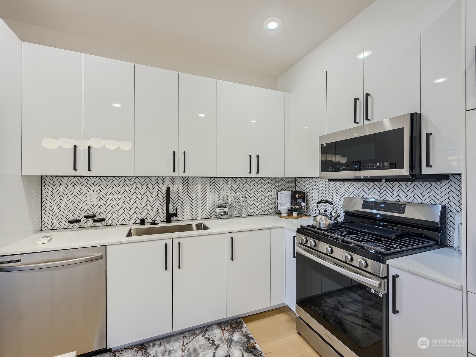 1110 33rd Avenue Unit: C