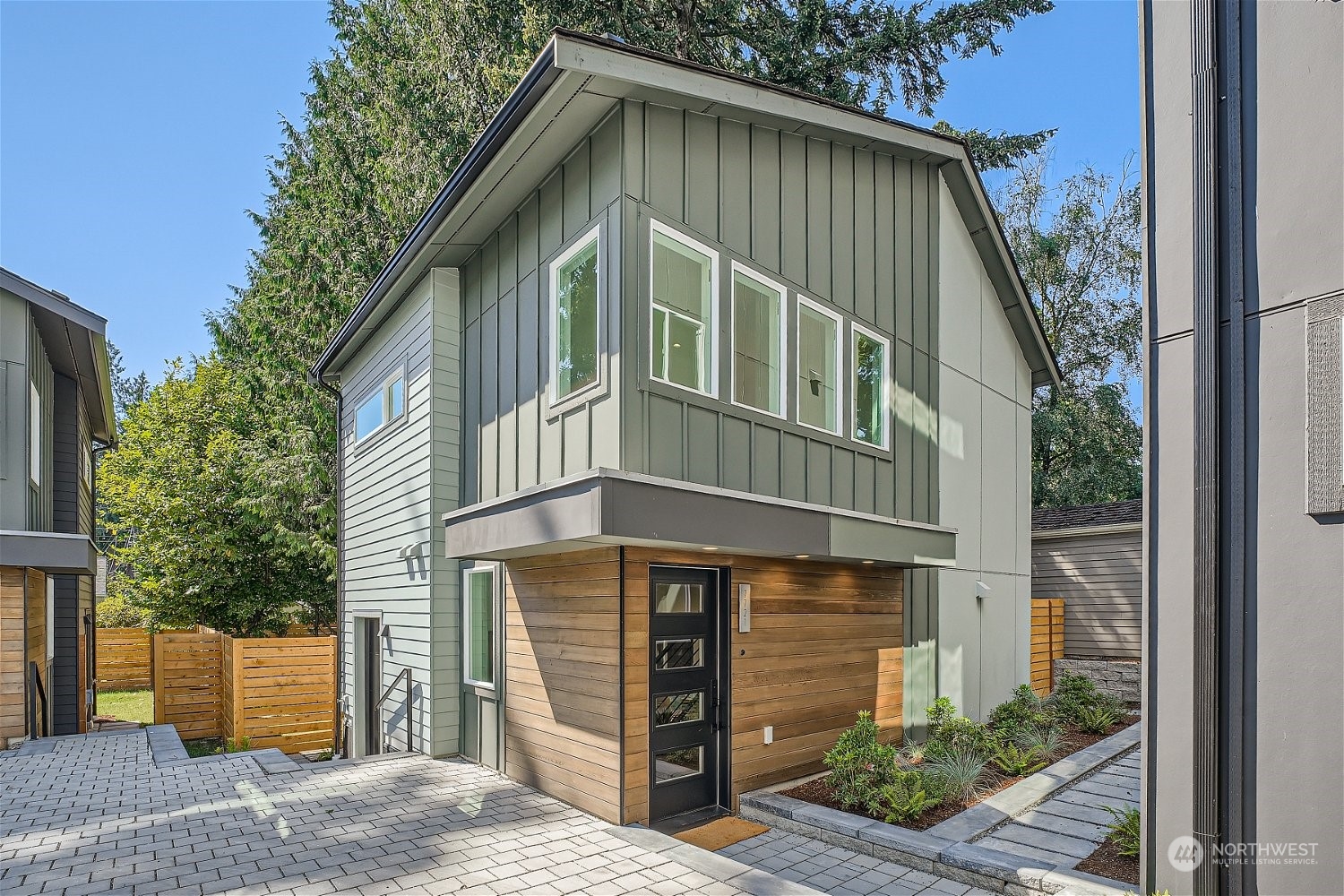7721 45th Avenue NE
