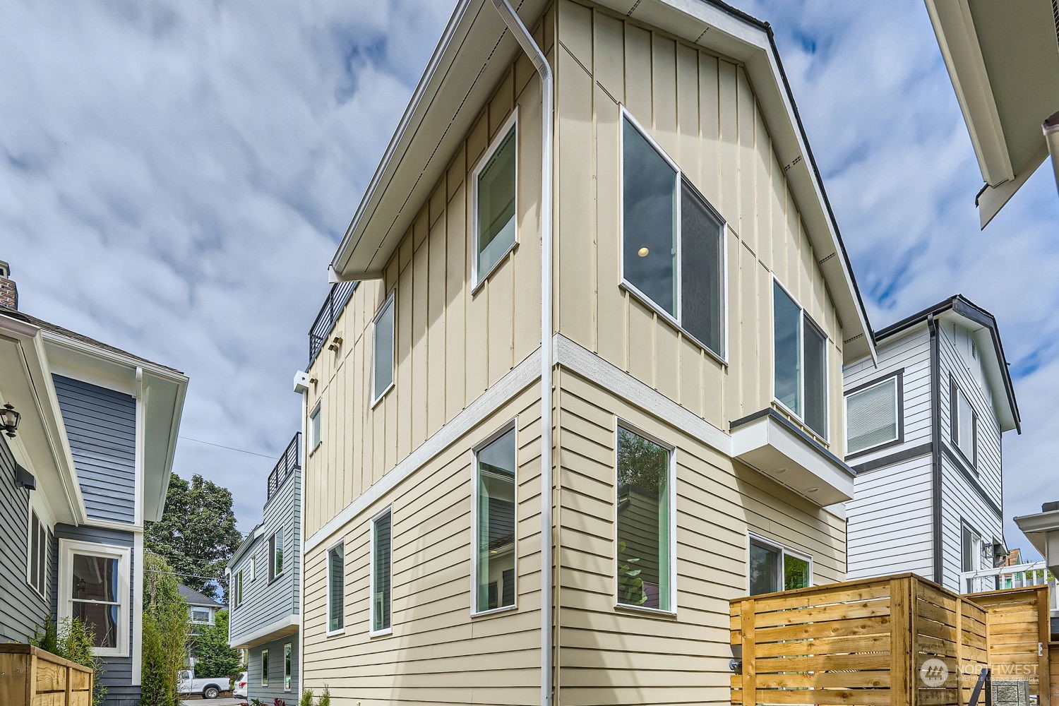 4124 Woodland Park Avenue N