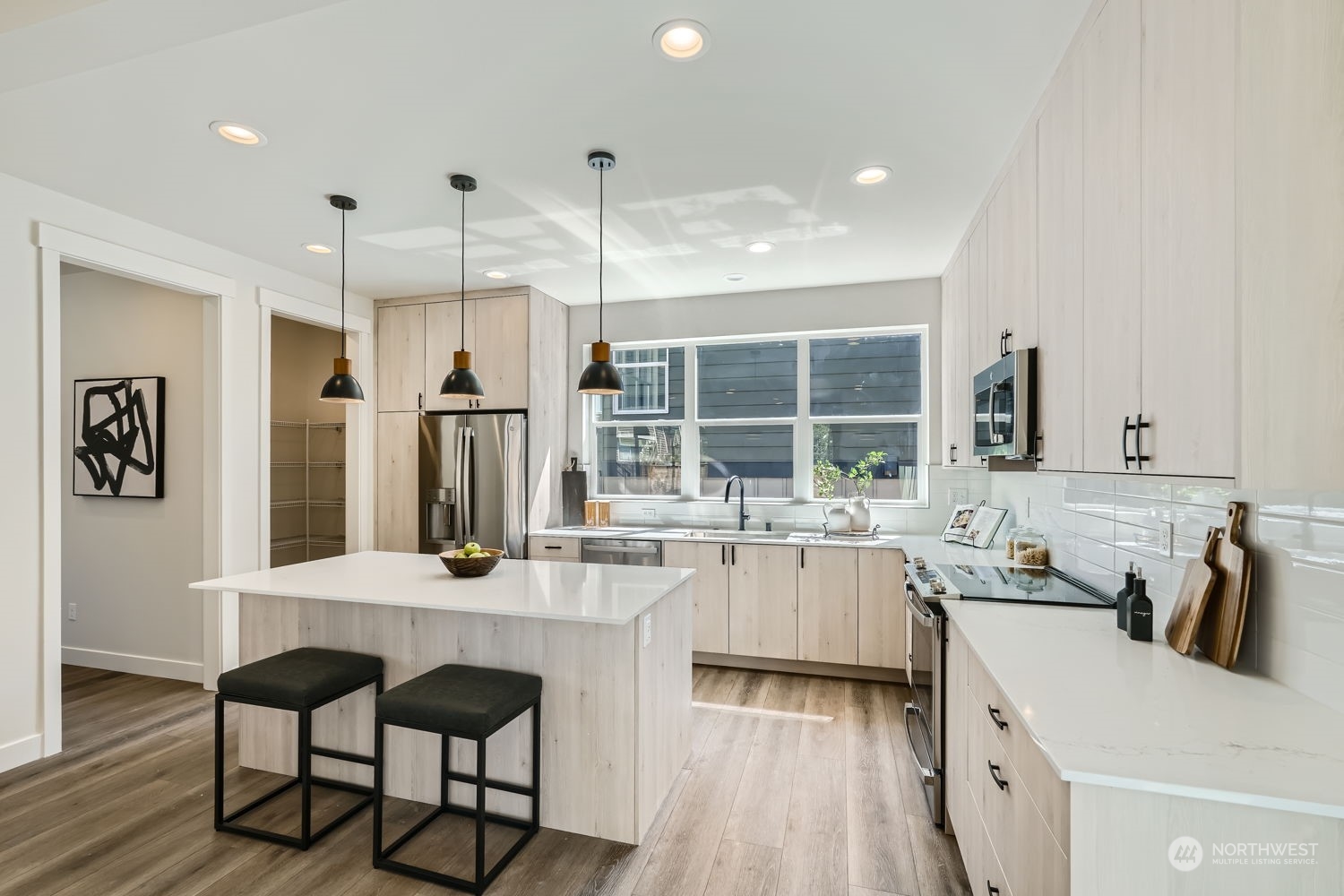 2833 NW 66th Street
