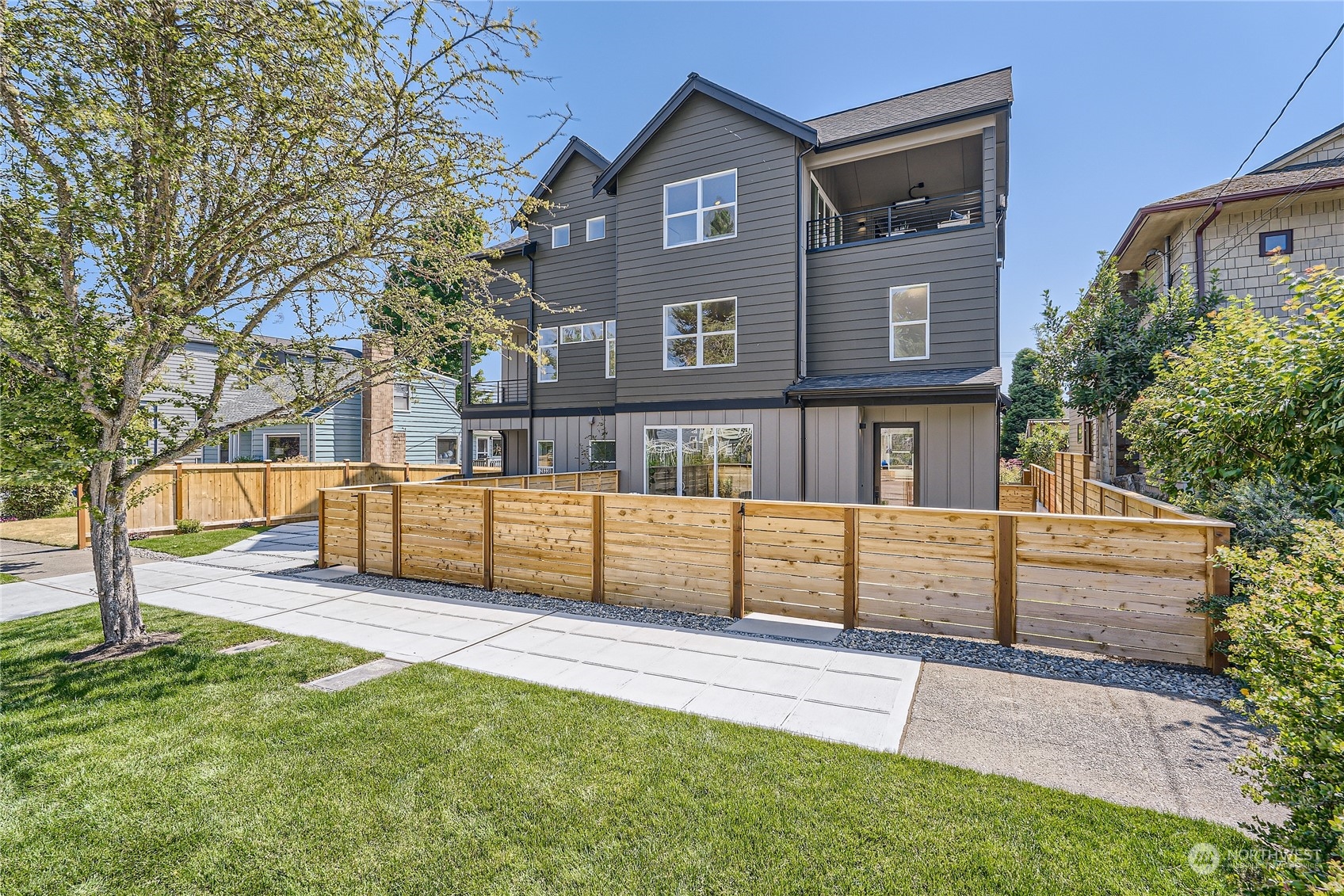 2833 NW 66th Street