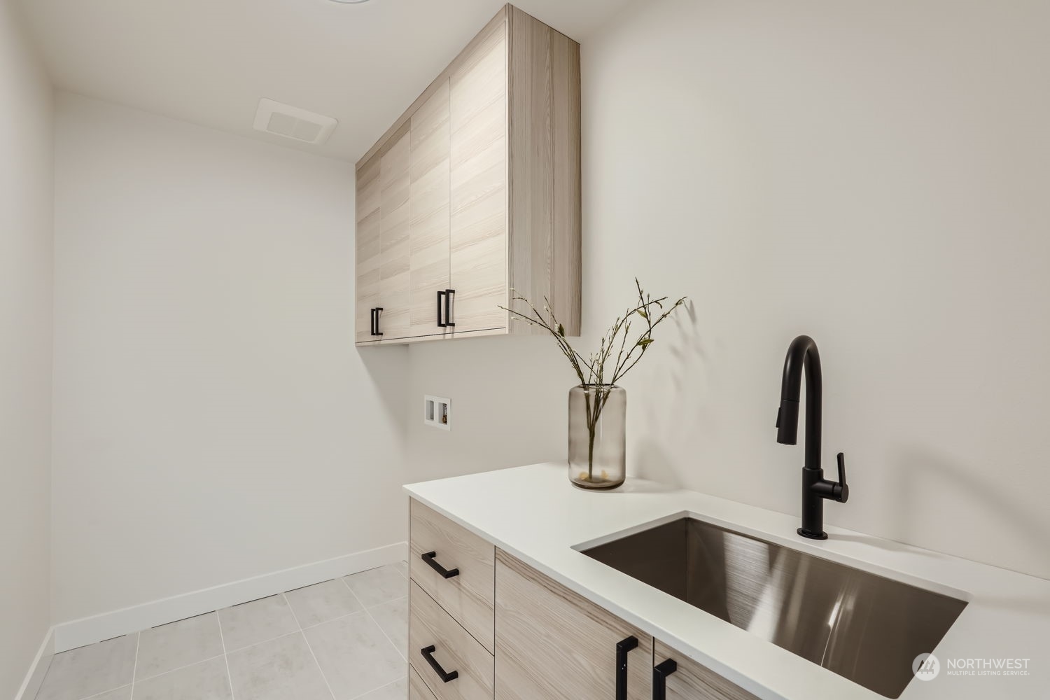 2833 NW 66th Street