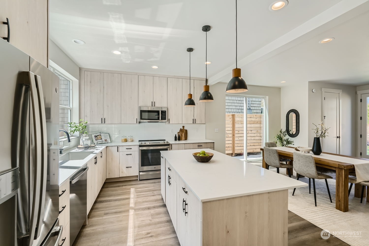 2833 NW 66th Street