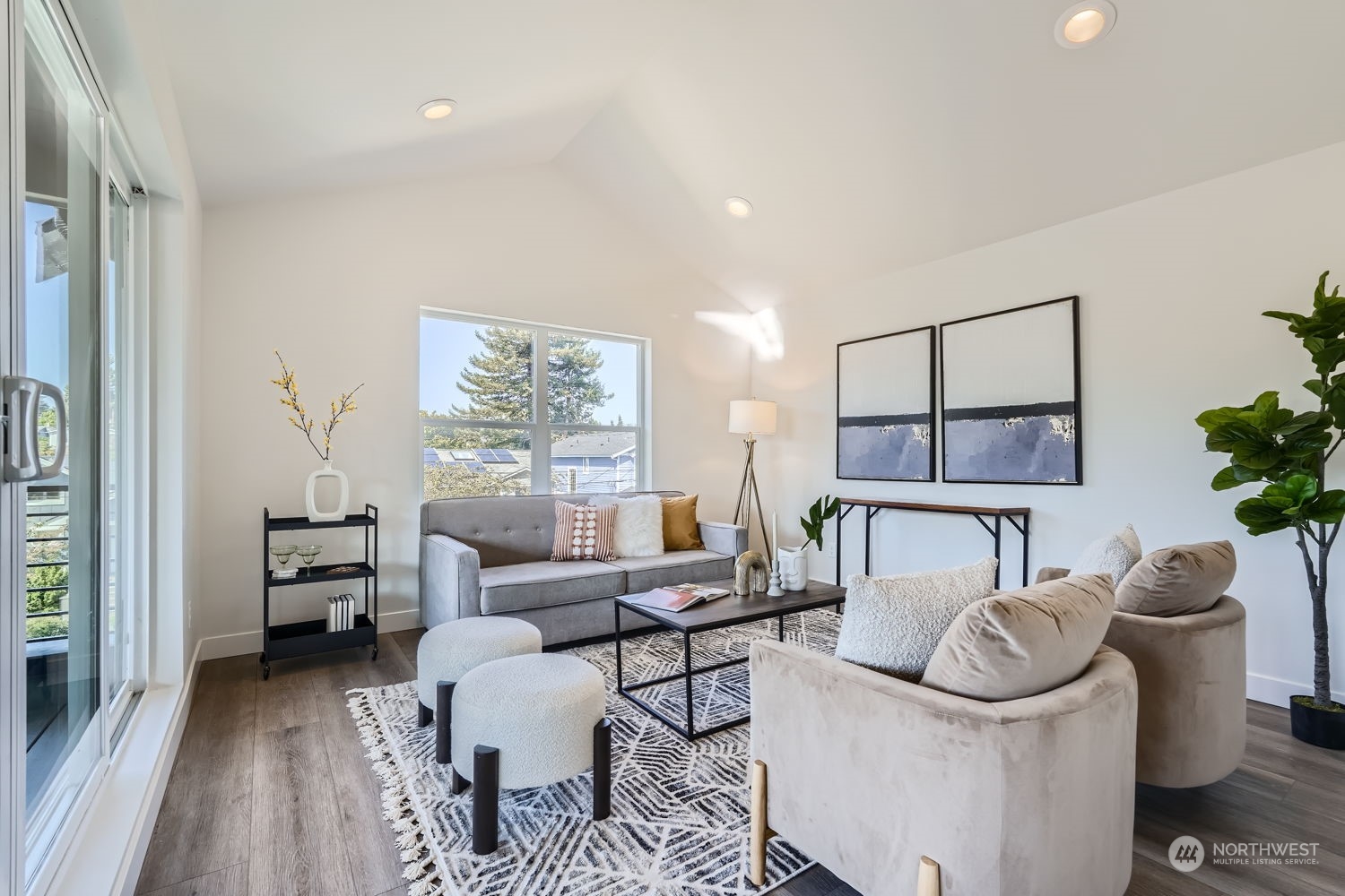 2833 NW 66th Street