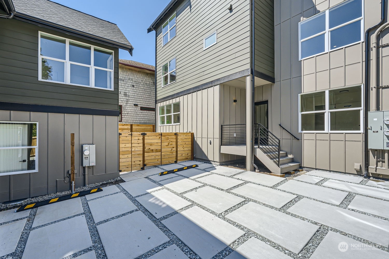 2833 NW 66th Street