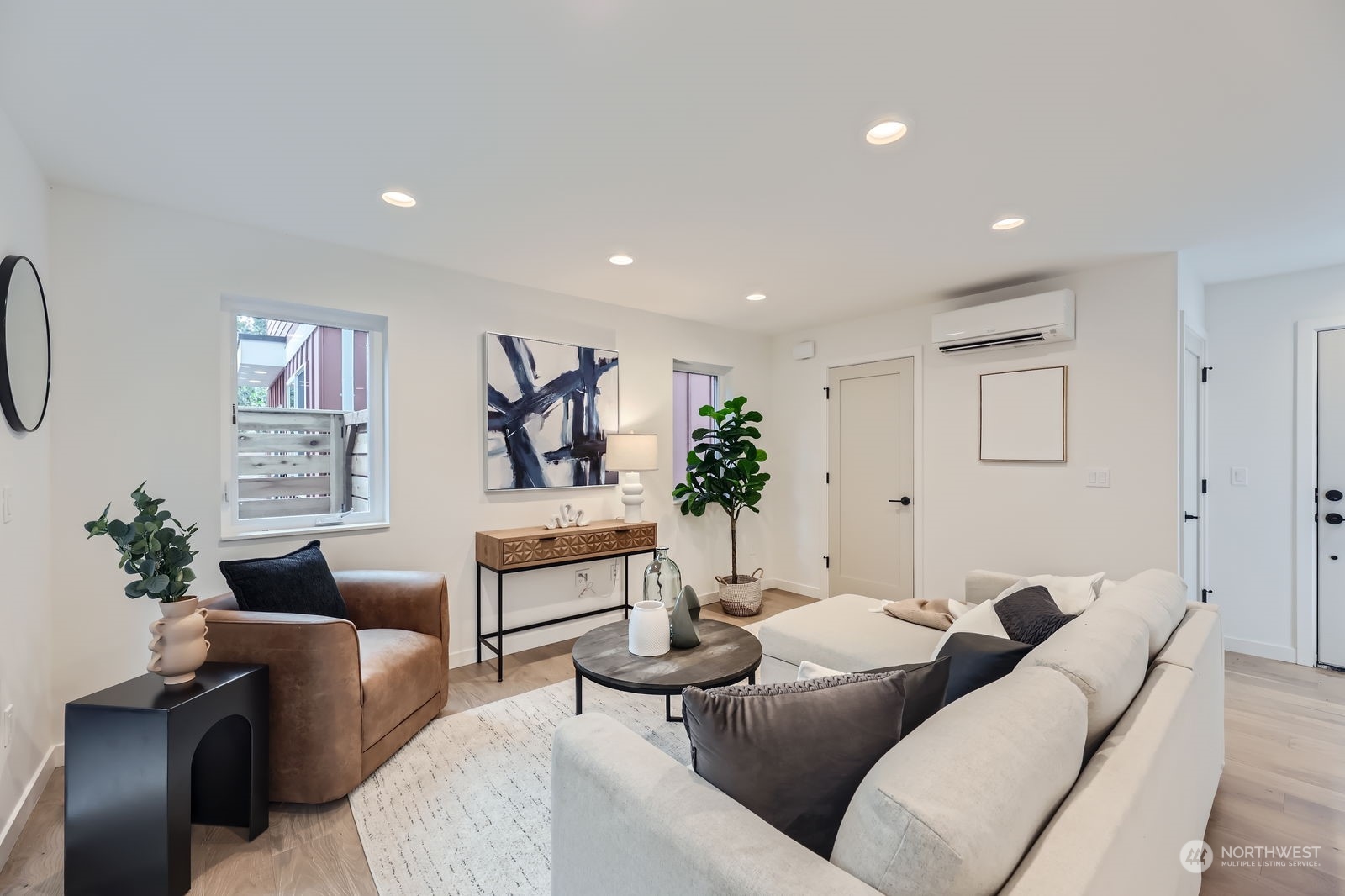4124 Woodland Park Avenue N Unit: B