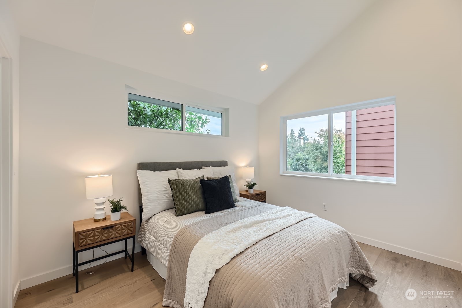 4124 Woodland Park Avenue N Unit: B