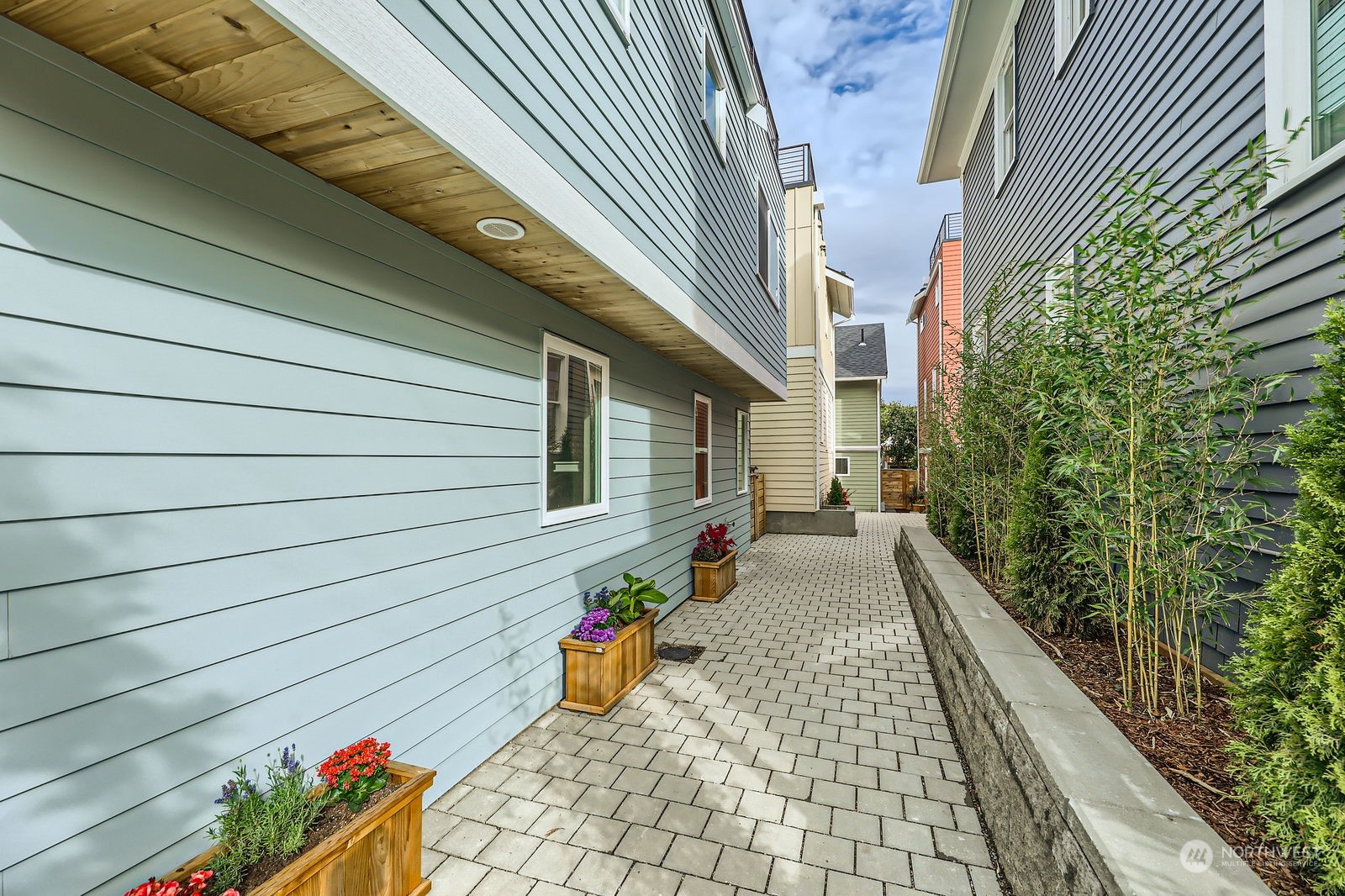 4124 Woodland Park Avenue N Unit: B