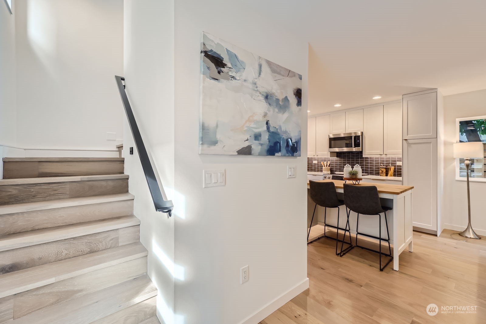 4124 Woodland Park Avenue N Unit: B
