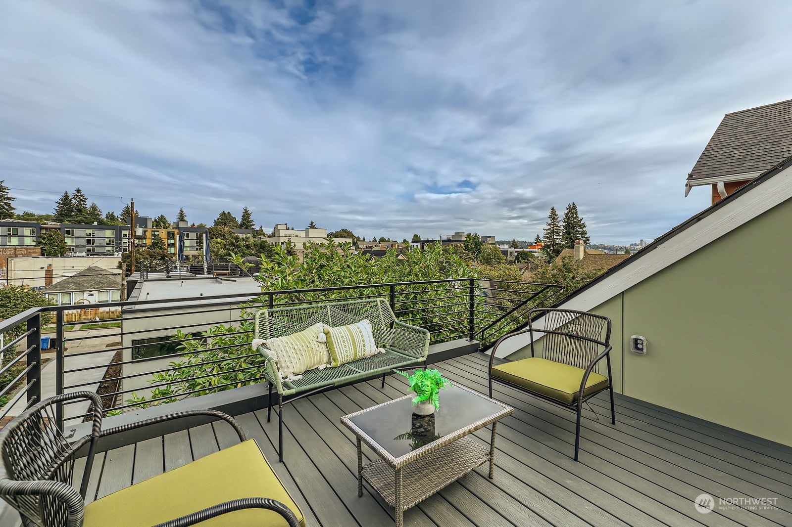 4124 Woodland Park Avenue N Unit: B