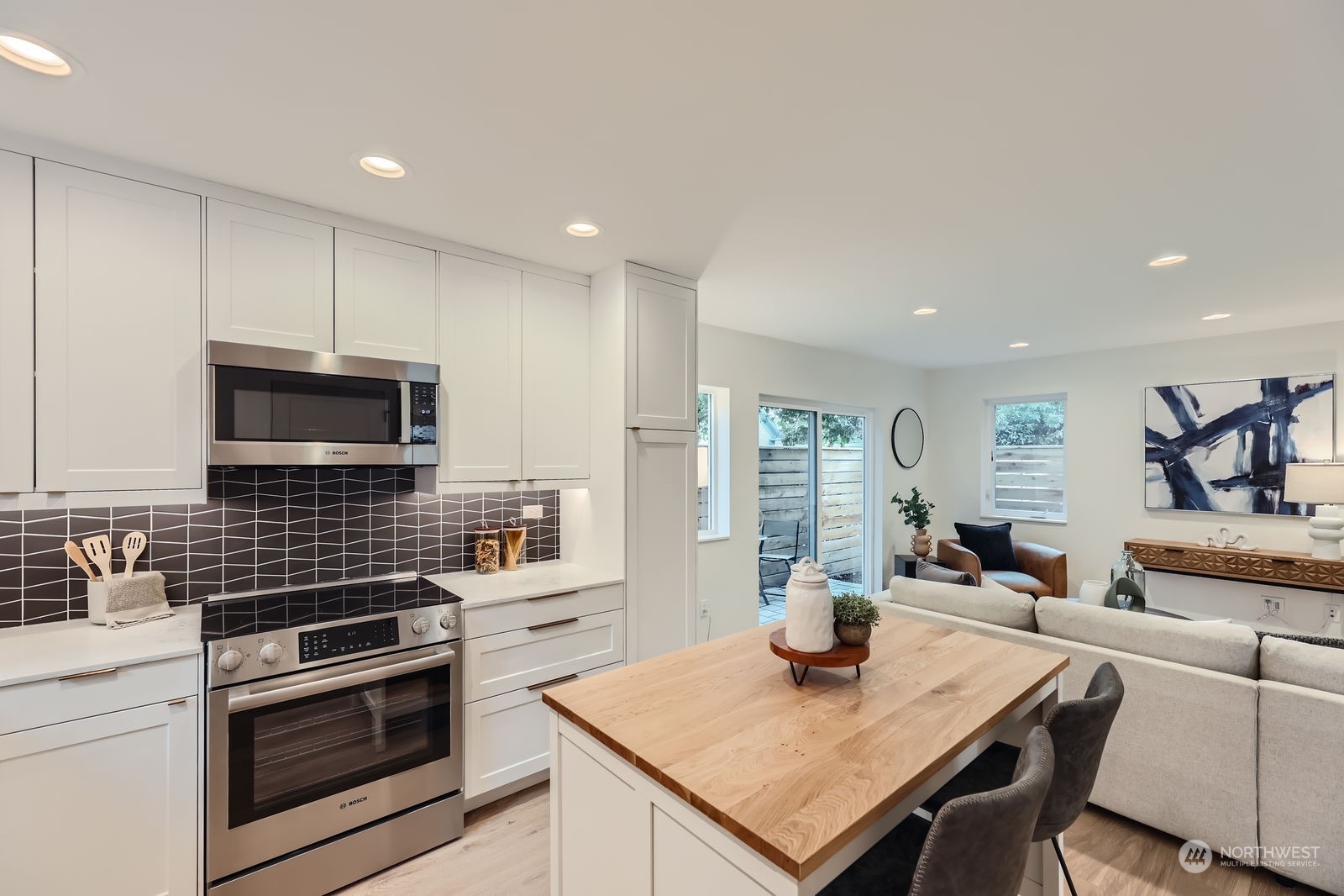 4124 Woodland Park Avenue N Unit: B
