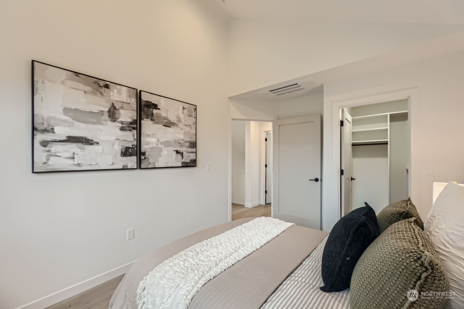 4124 Woodland Park Avenue N Unit: B