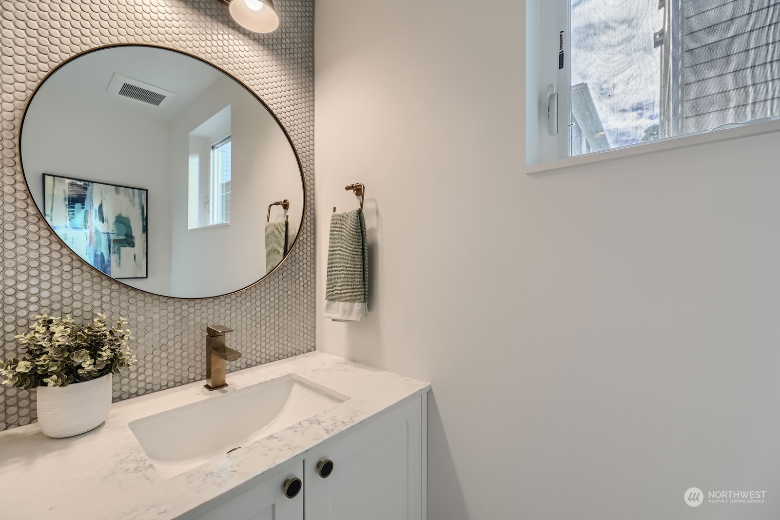 4124 Woodland Park Avenue N Unit: B