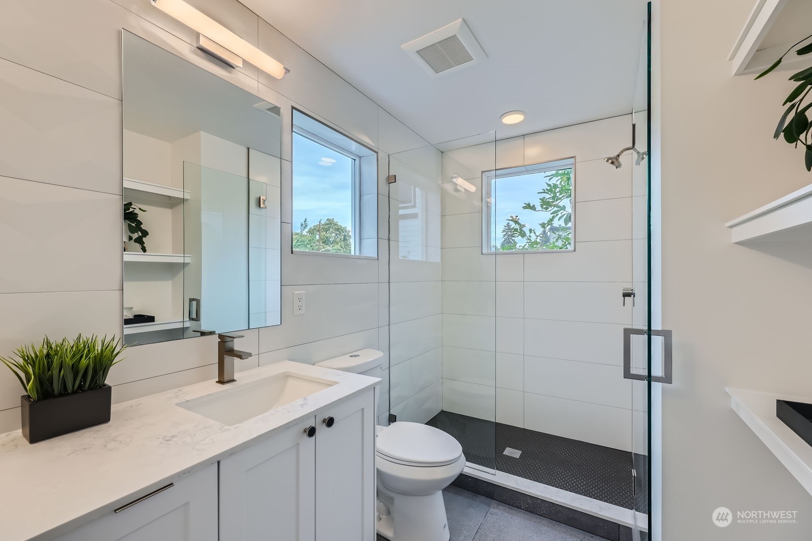 4124 Woodland Park Avenue N Unit: B