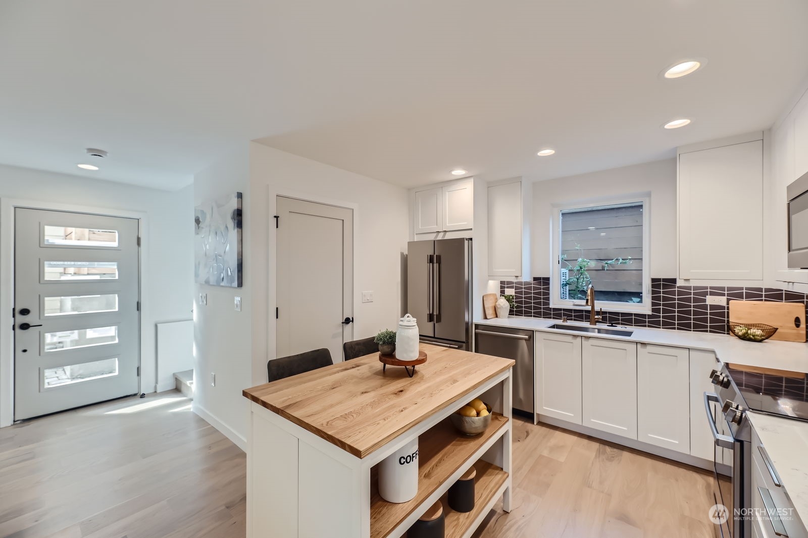 4124 Woodland Park Avenue N Unit: B