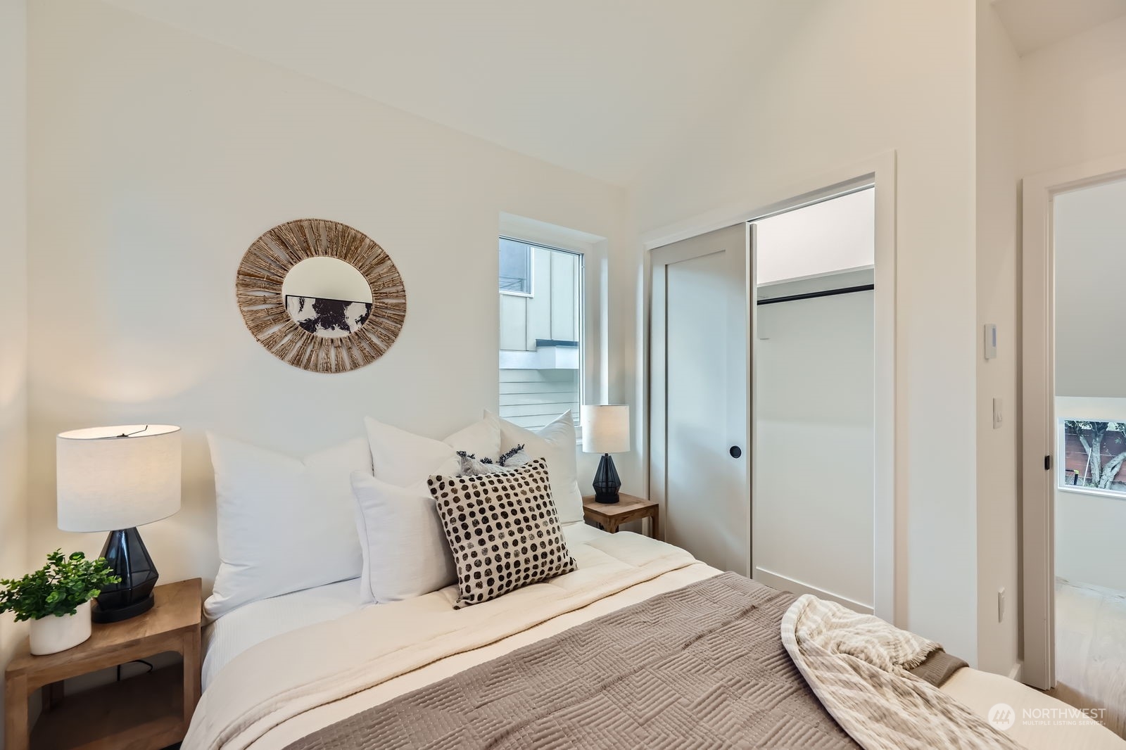 4124 Woodland Park Avenue N Unit: B
