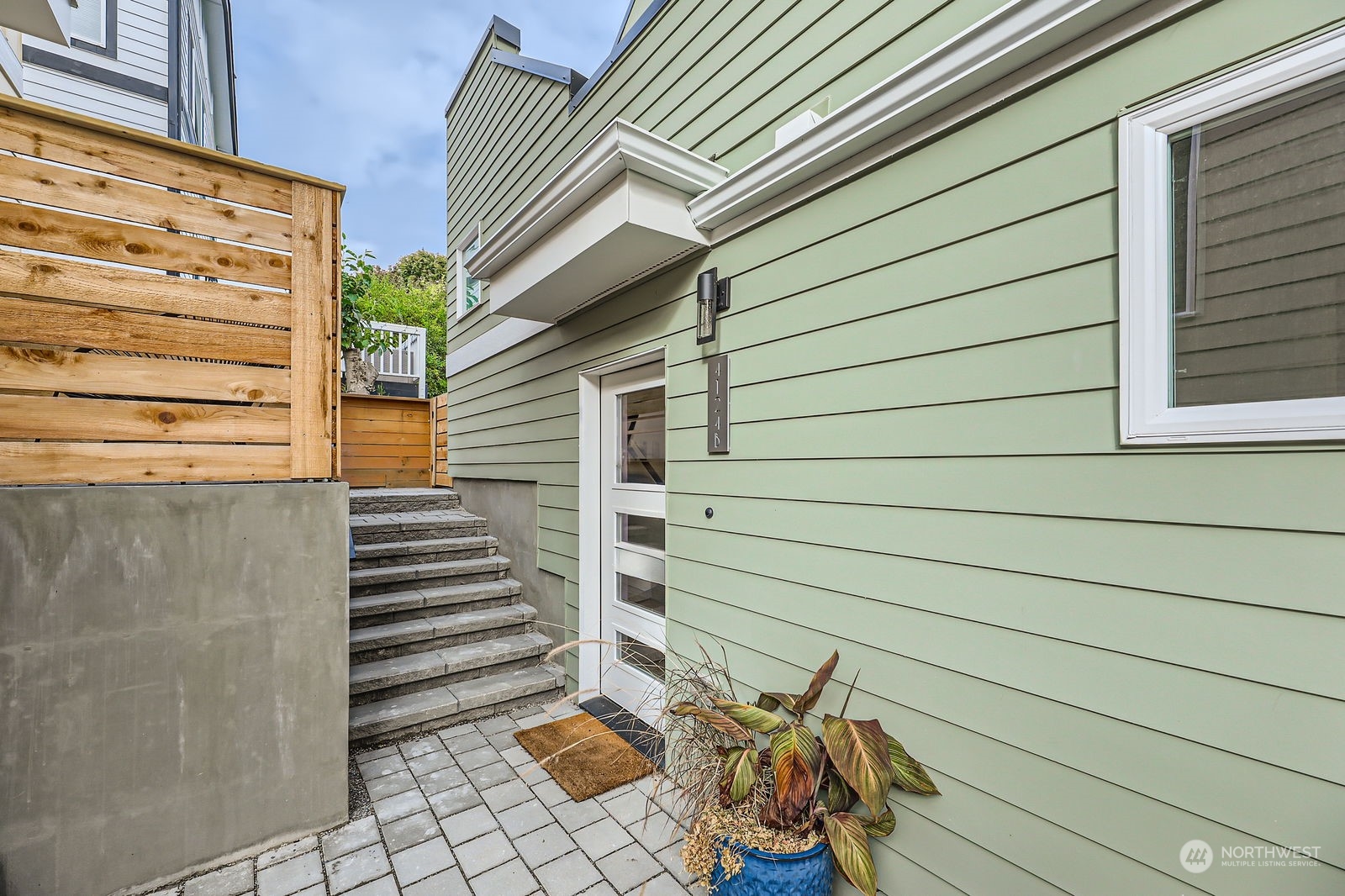 4124 Woodland Park Avenue N Unit: B