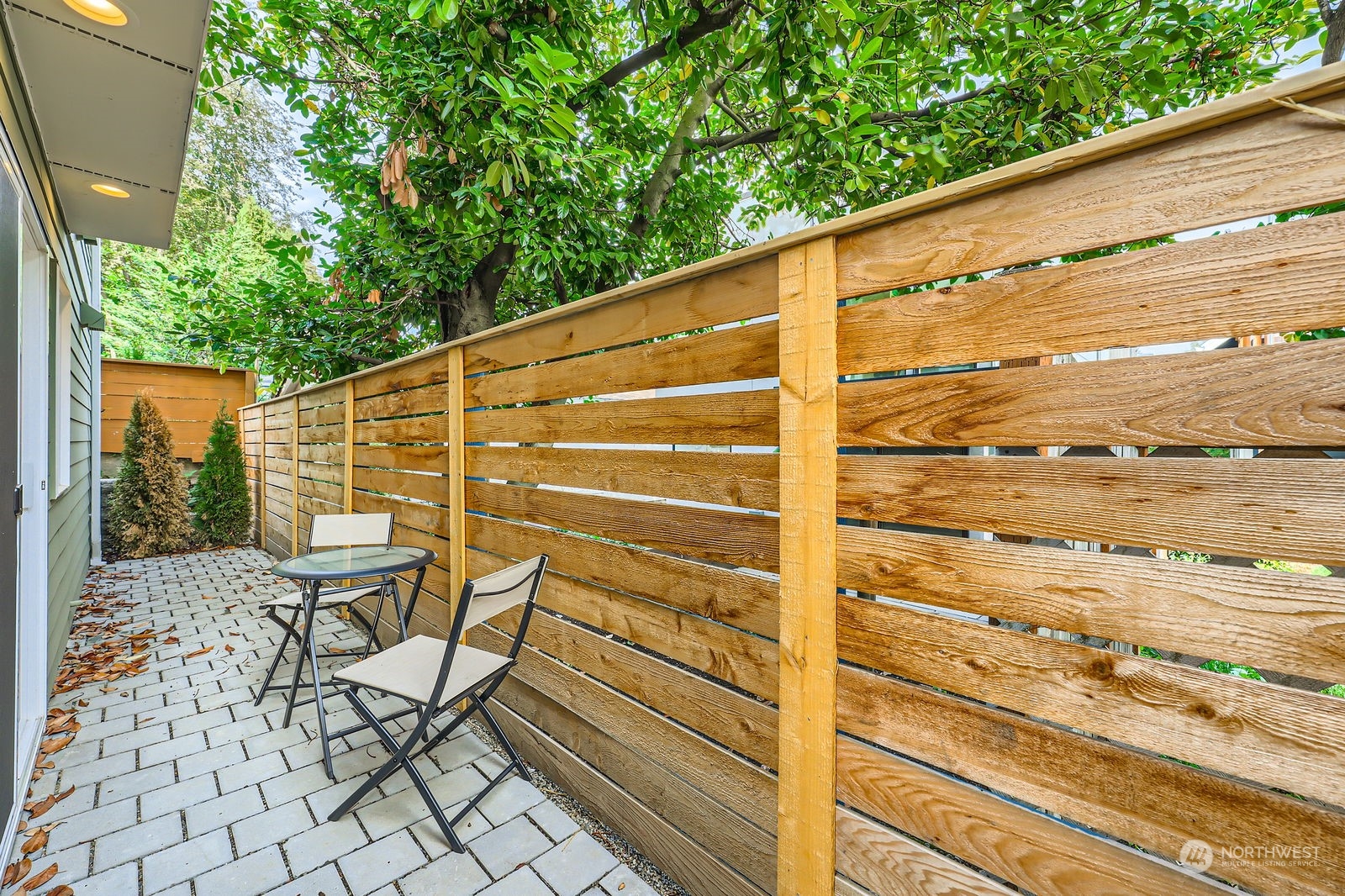 4124 Woodland Park Avenue N Unit: B
