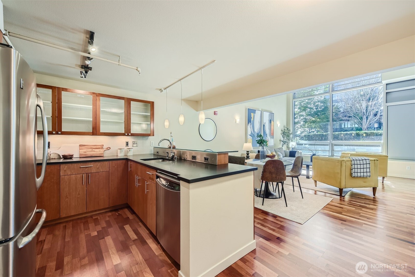3104 Western Avenue Unit: 102