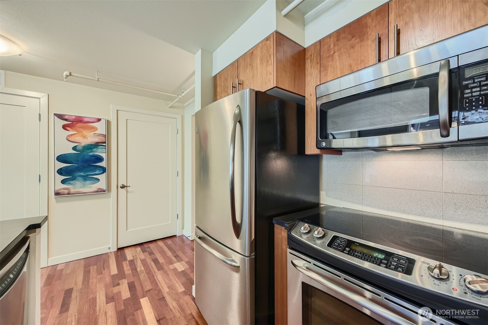 3104 Western Avenue Unit: 102