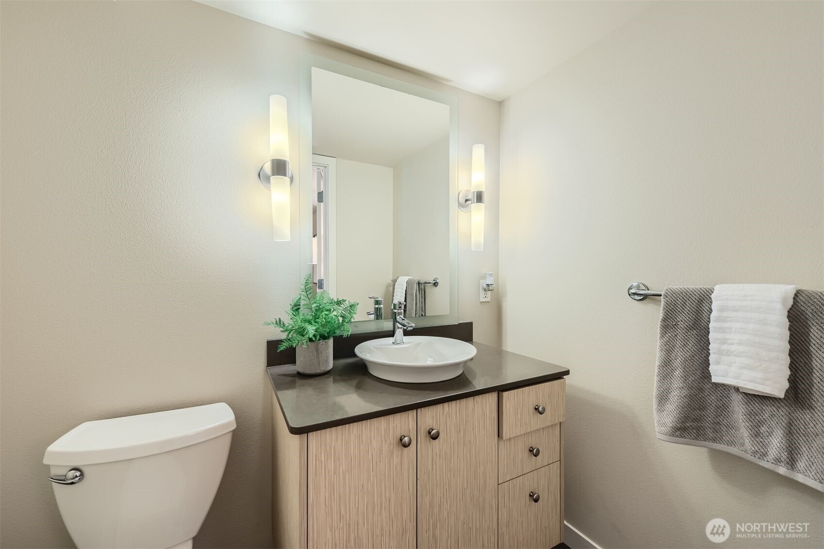 3104 Western Avenue Unit: 102