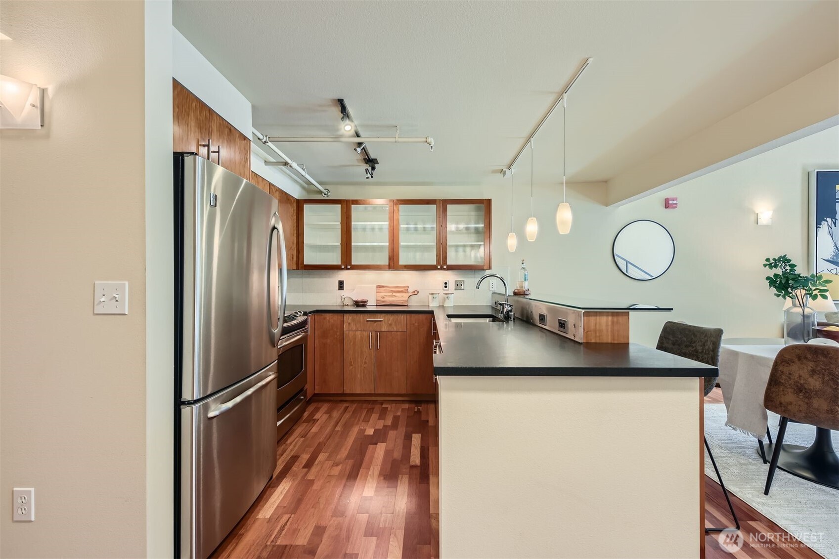 3104 Western Avenue Unit: 102