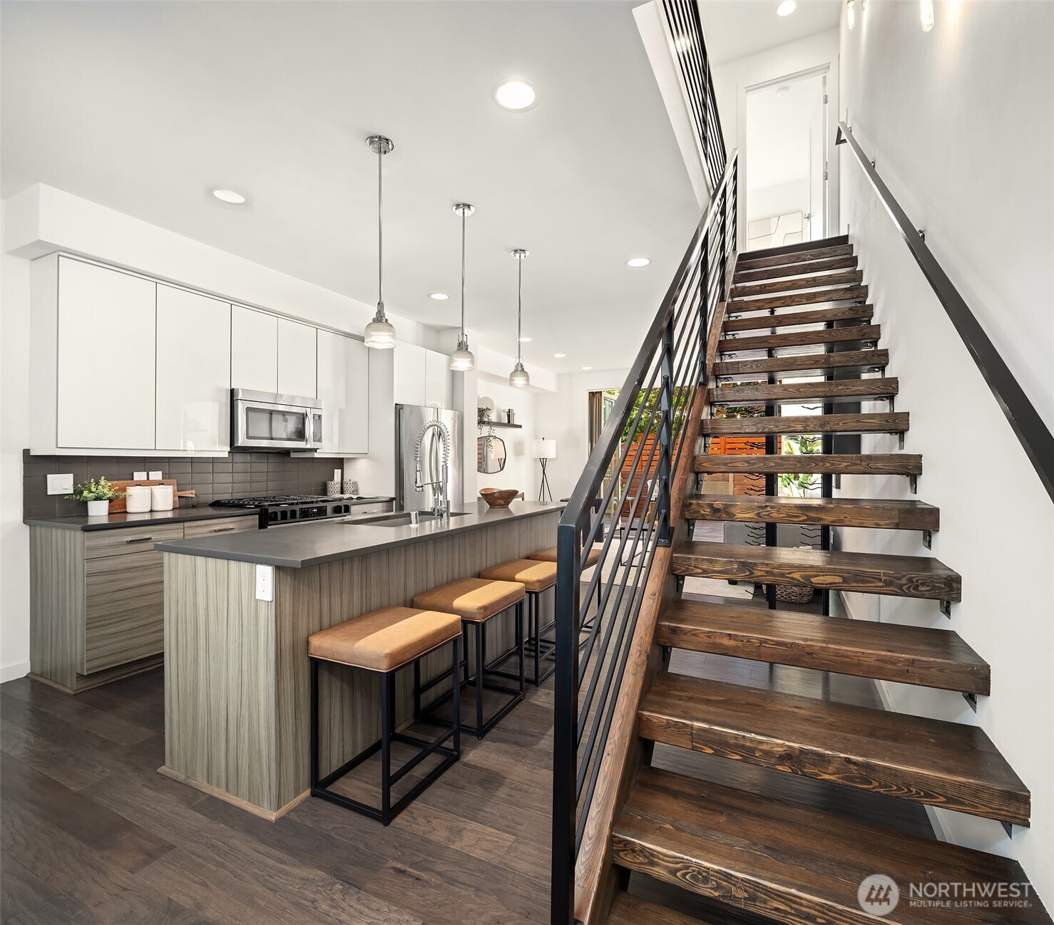 252 E Roanoke Street