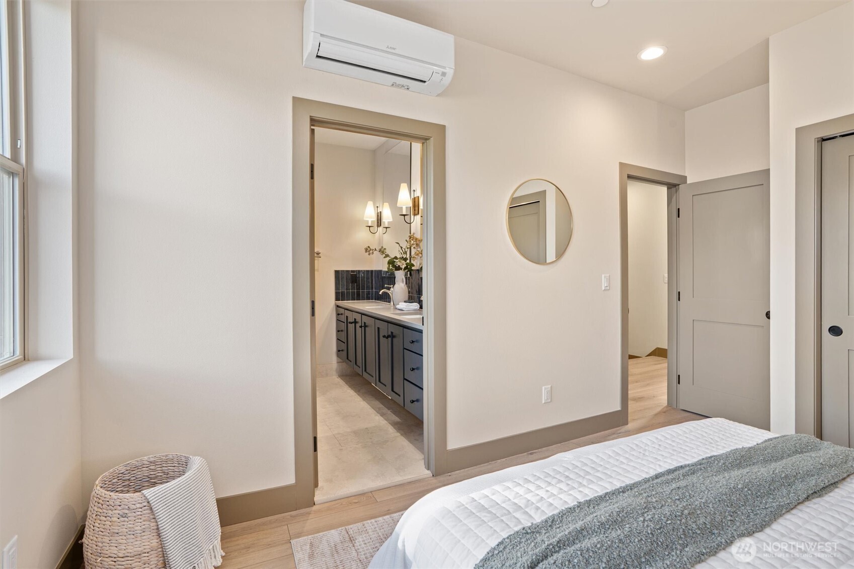 5033 25th Avenue SW Unit: B