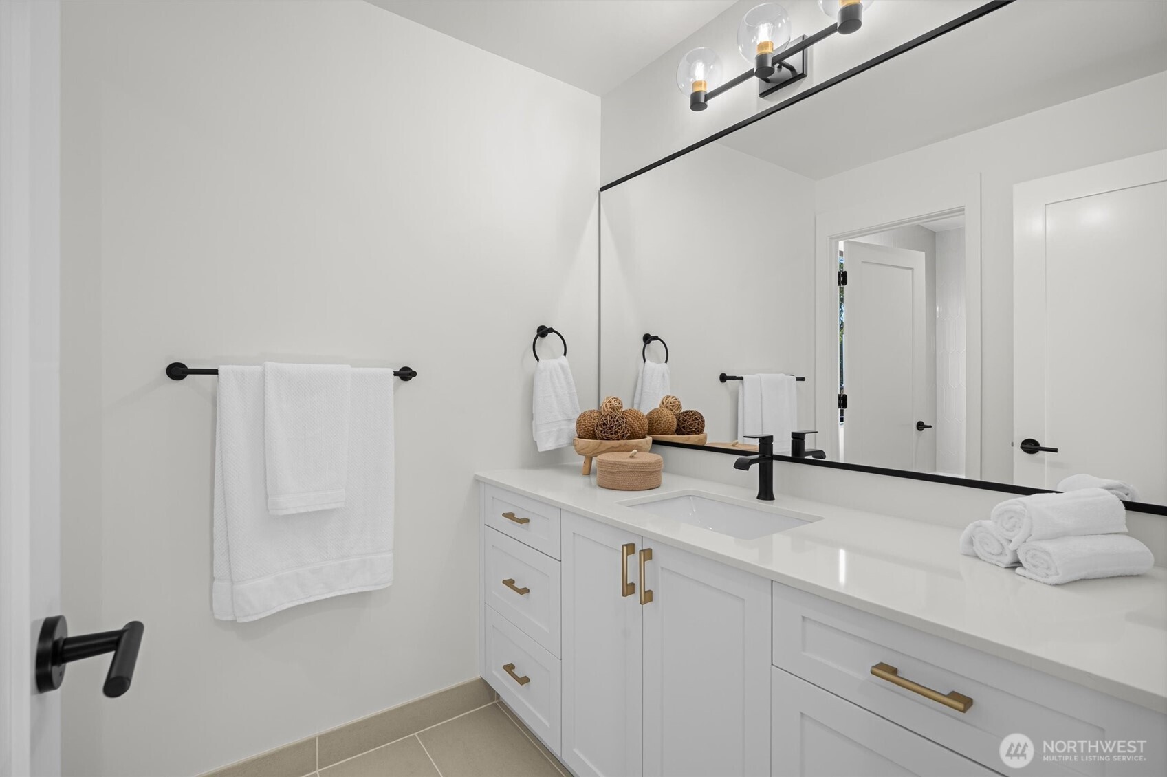2214 Broadway E Unit: A