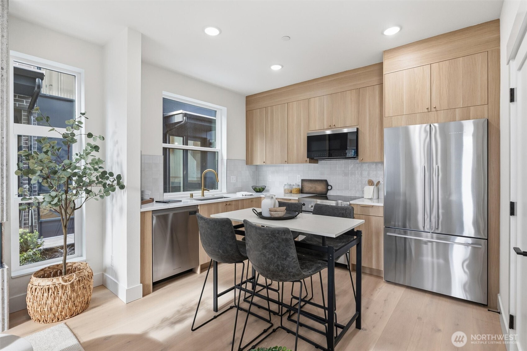 2018 Fairview Avenue E Unit: B