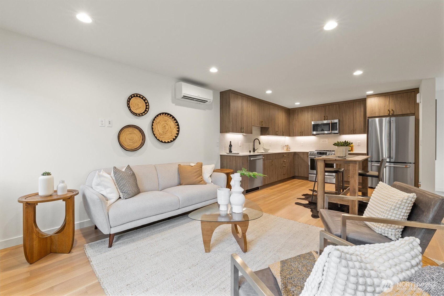 2212 Broadway E