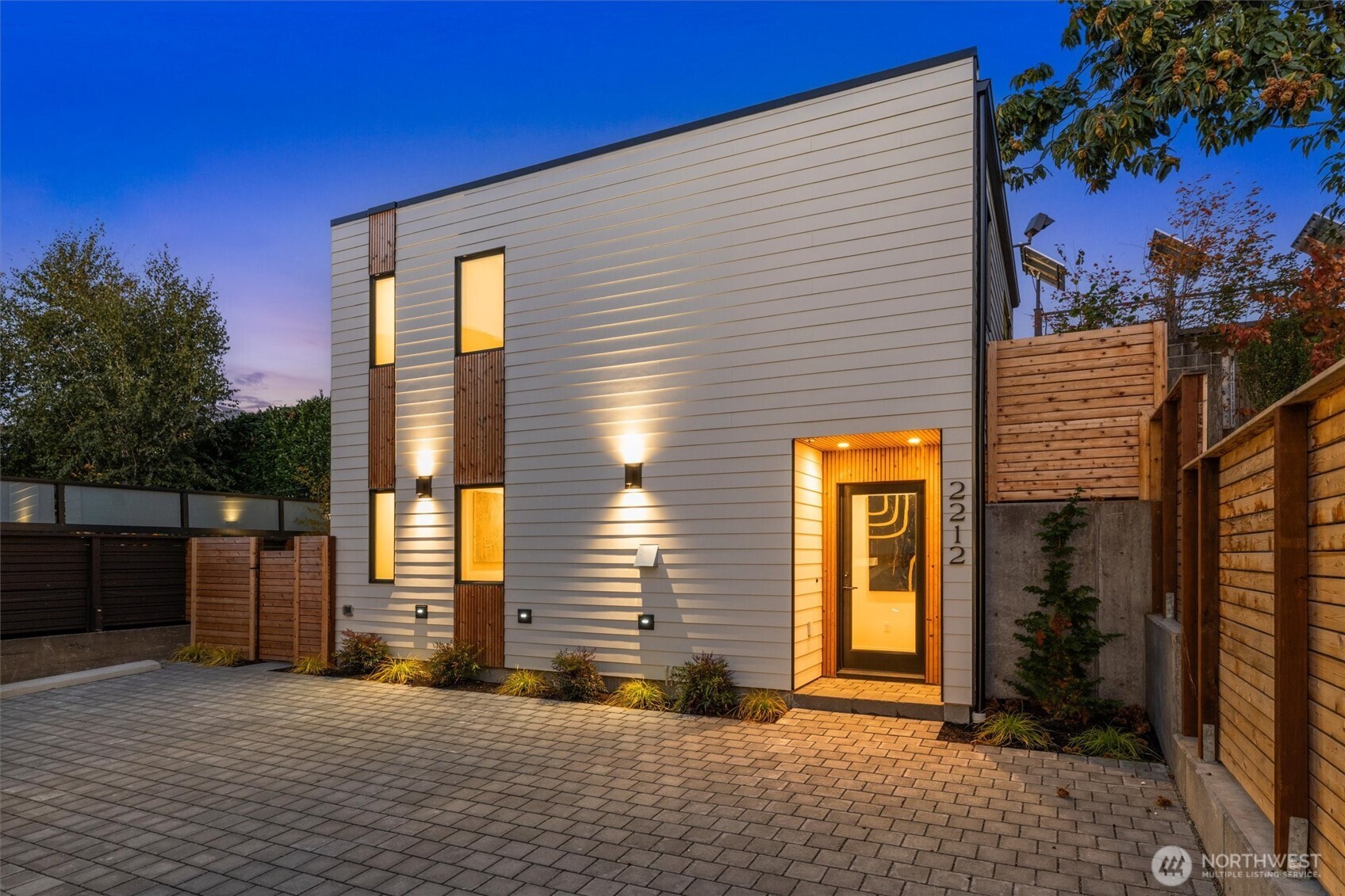 2212 Broadway E