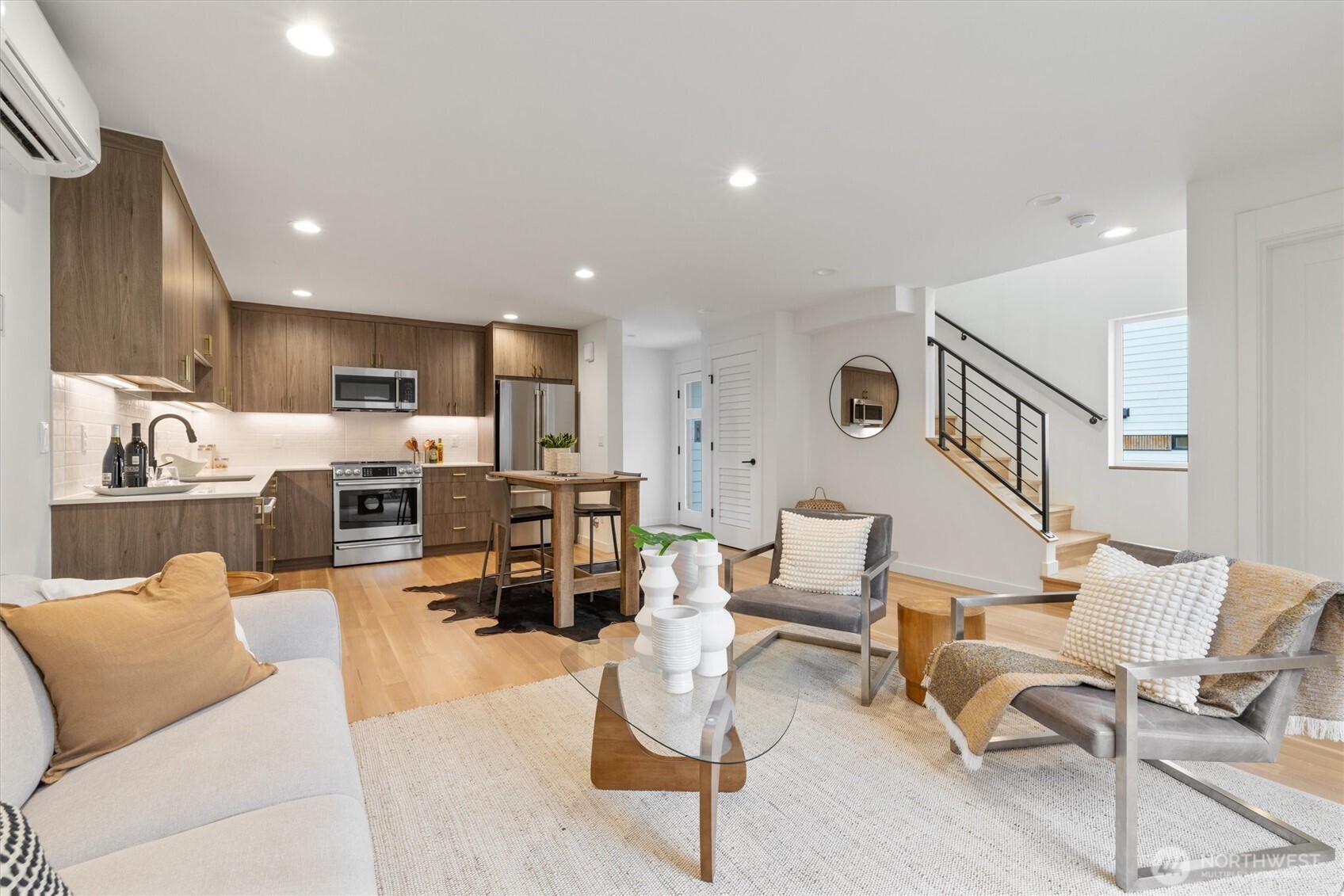 2212 Broadway E