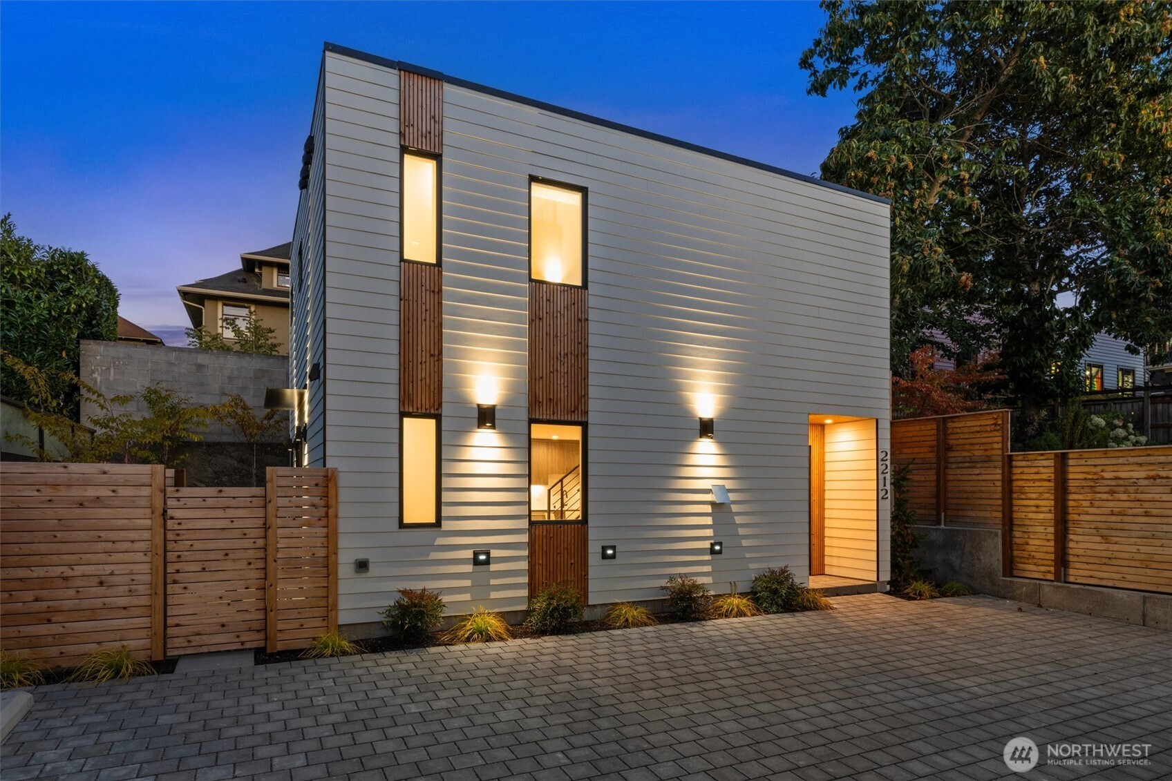 2212 Broadway E