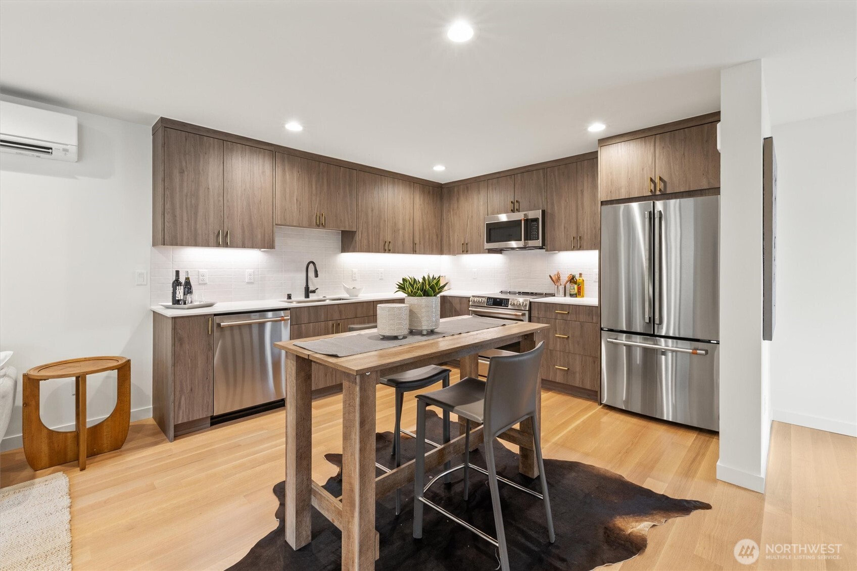 2212 Broadway E