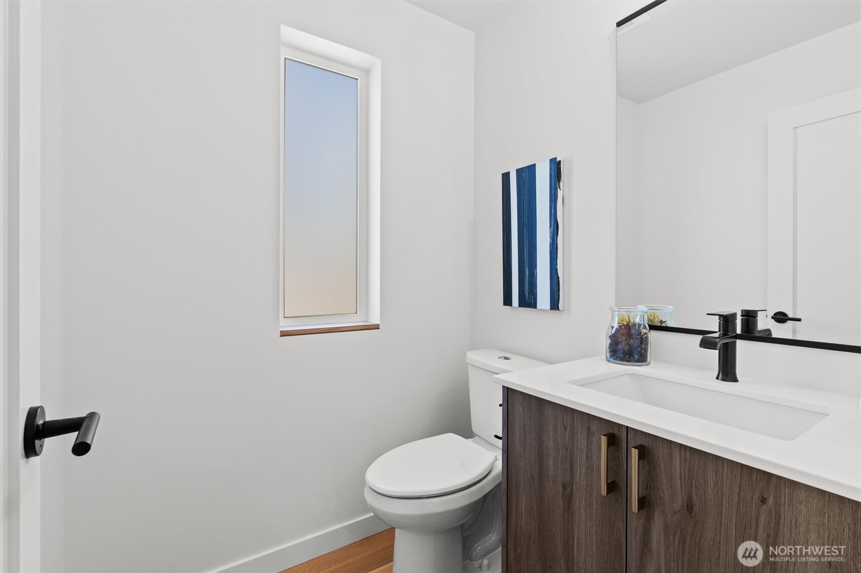2212 Broadway E