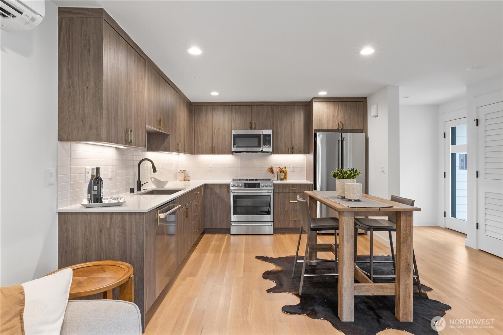 2212 Broadway E